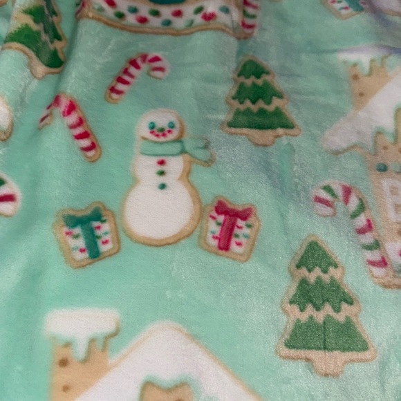 North Pole Cookie Co Christmas teal Gingerbread Plush Throw Blanket - Picture 3 of 6